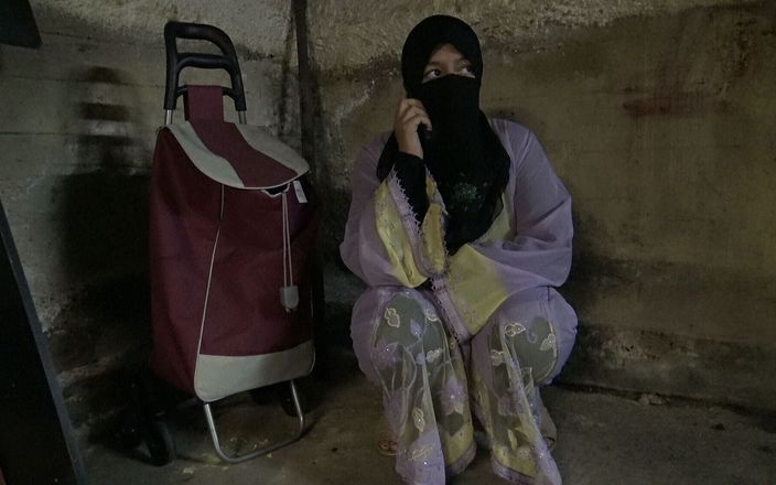 Souzan Halabi: सीरियाई शरणार्थी जर्मन मकान मालिक द्वारा पकड़ा गया - चूसना और चोदना
