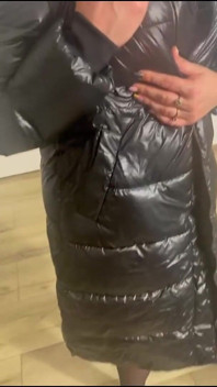 MILFka v sexy prádle a dlouhém kabátu - Mirror POV Fantasy