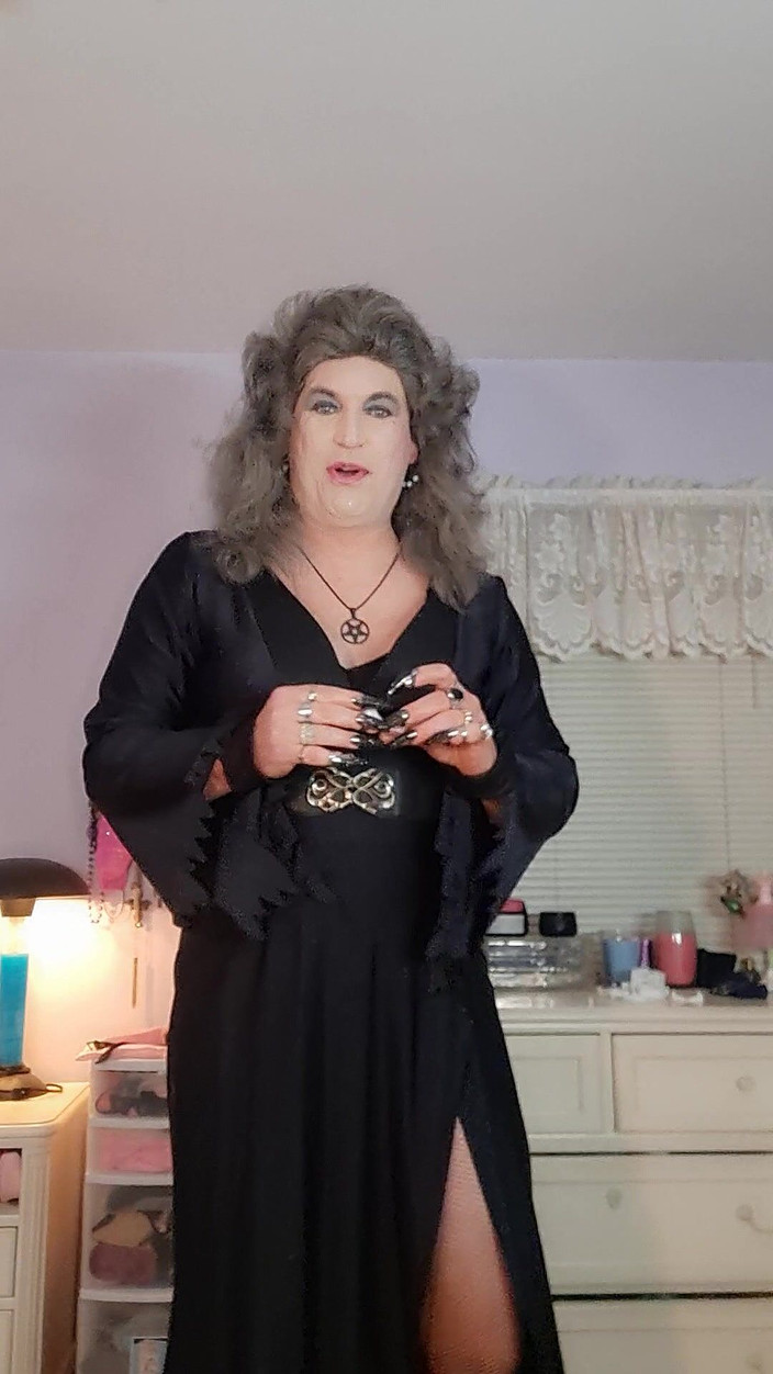 Victoria Lecherri: Halloween yang bahagia dari permaisuri Victoria dikongkek!