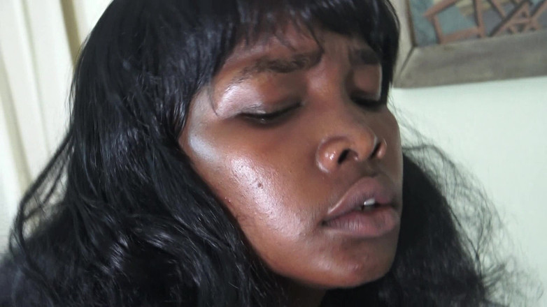 Femdom Austria: 흑누나 여주인을 위한 노예 재갈 물리기 노예