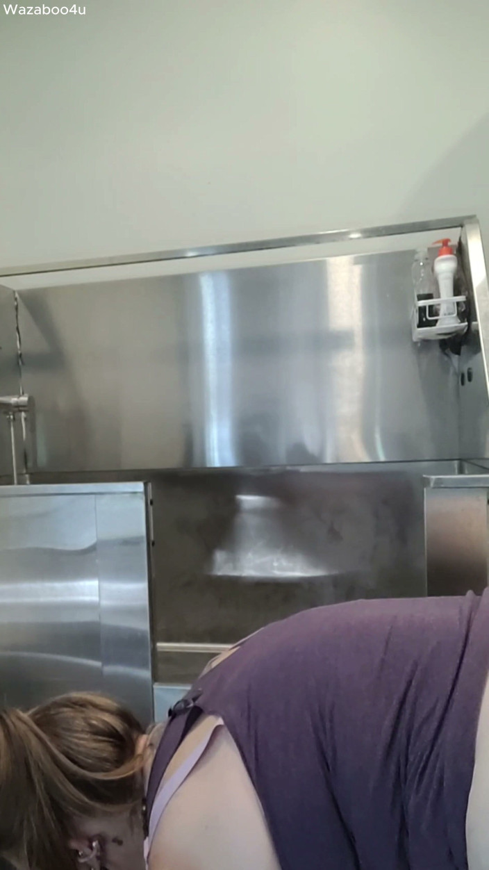 wazaboo4u: Using a Shower Head at Work to Make My Pussy...
