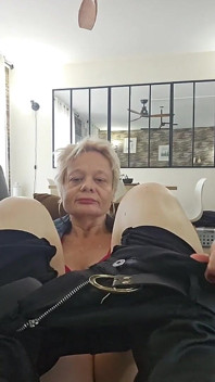 Gioco Con Il Mio Piccolo Bagnato E Il Mio Sedere
