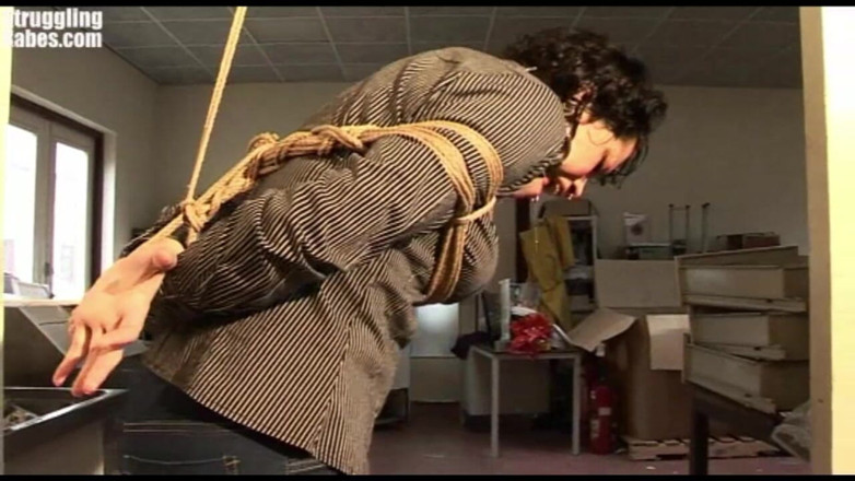 Submissed: Steffi penzoloni sulla corda con stretta penetrazione delle palle