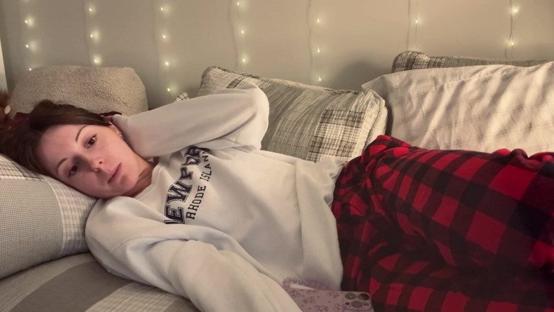 Nadia Foxx: Het speeltje van je stiefzus vinden in je kamer leidt...