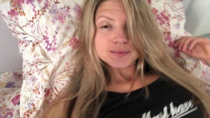 Gina Gerson: Solo-masturbation im bett