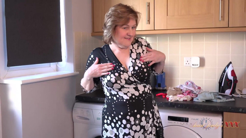 Aunt Judy's XXX: CiociaJudysXXX - Twoja dojrzała gospodyni domowa Pani Kugar ssie kutasa w...