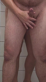 Bbw trekt stiefbroer af onder de douche