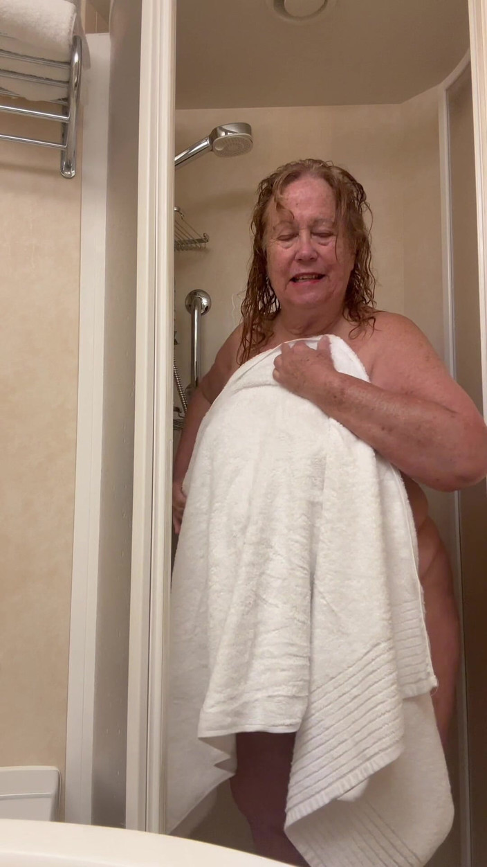 Big Ass 4 U: Миючи всі липкі бульбашки!