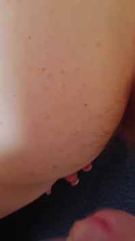 JuicyDream, masturbando minha buceta até o orgasmo depois de receber um final feliz pulverizado na minha bunda