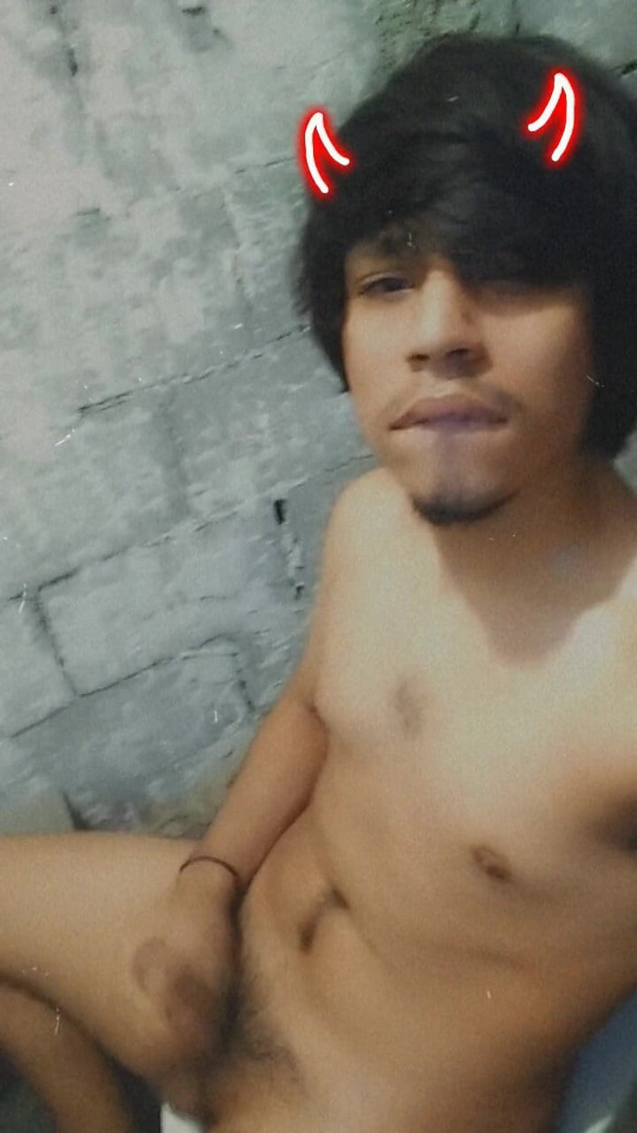 AlexAlejandro13: Gorący diabeł w toalecie