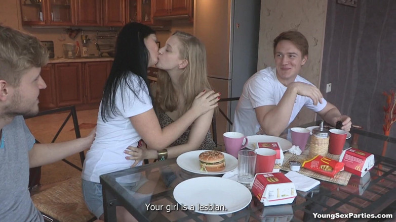 Young Sex Parties: Молоді трахаються парами та багато іншого
