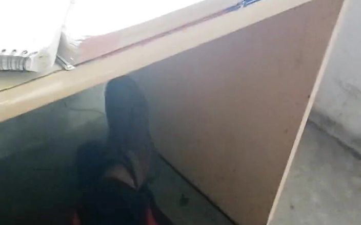 213san: 私は仕事中で、友人が私をムラムラさせ、母乳が全部出るまで彼女をシコシコしなければならなかった。