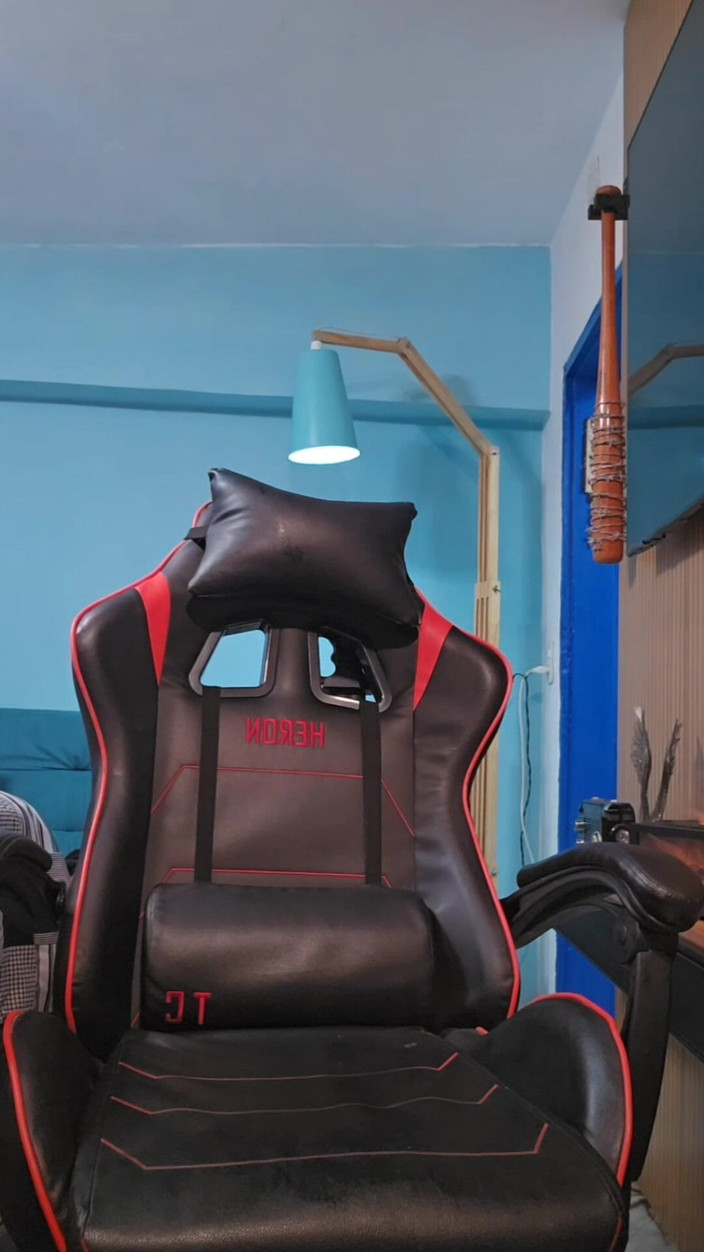 SEX GAY AMATEUR: मैं एक लड़का हूं जो मेरी गांड में वस्तुओं को चिपकाना पसंद करता है