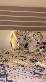 Üvey kız her iki delikten yarağını ve bir oyuncağını almak için