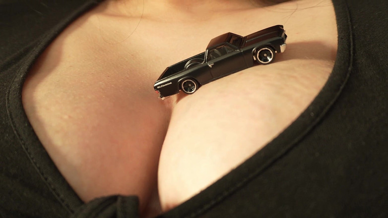 AmayaMori: Drobné auto Obrovská zábava Obryně zlobí se svou novou hračkou