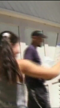 Une ado sexy merveilleuse se fait prendre en levrette et éjaculer dans la bouche par une énorme bite