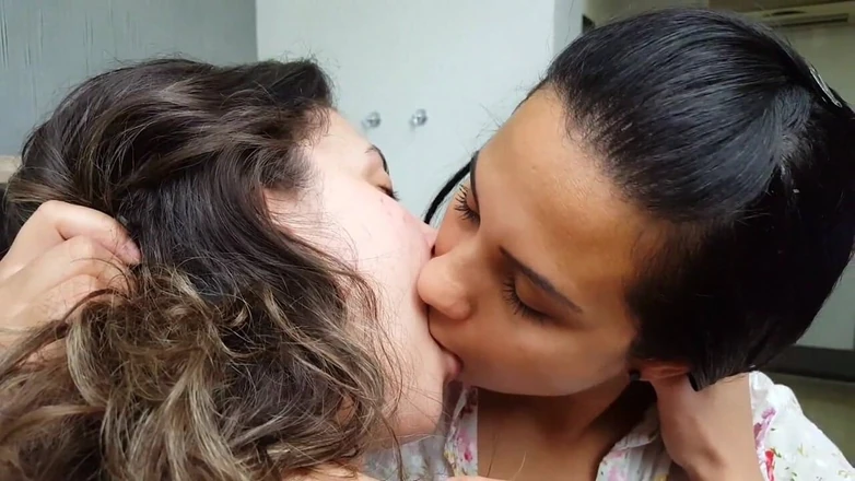 FetishKing: Hot Kisses Real Girlfriends