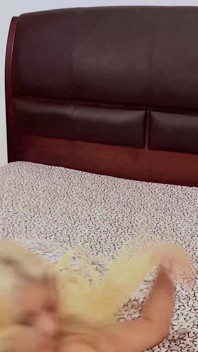 Winzige Cheerleaderin mit enger muschi lässt Avn Hall Of Famer zweimal kommen - Immoral productions 4k