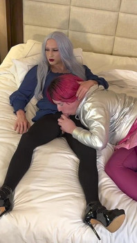 Người mặc đồ quái vật rất xinh đẹp làm tình và bú tgirl tóc đỏ thô bạo - tổng hợp 1