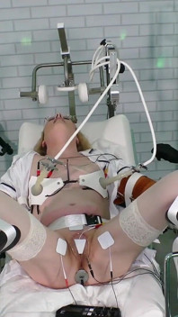 Lisa Essex i Mistress Jane Medical Fetish Electro Play