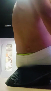 Sexy Boy Is Very Daring in the Gym Showing His Body