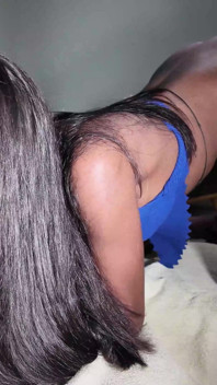 Memek sempit cewek semok kulit hitam ini dicrot sperma hangat!