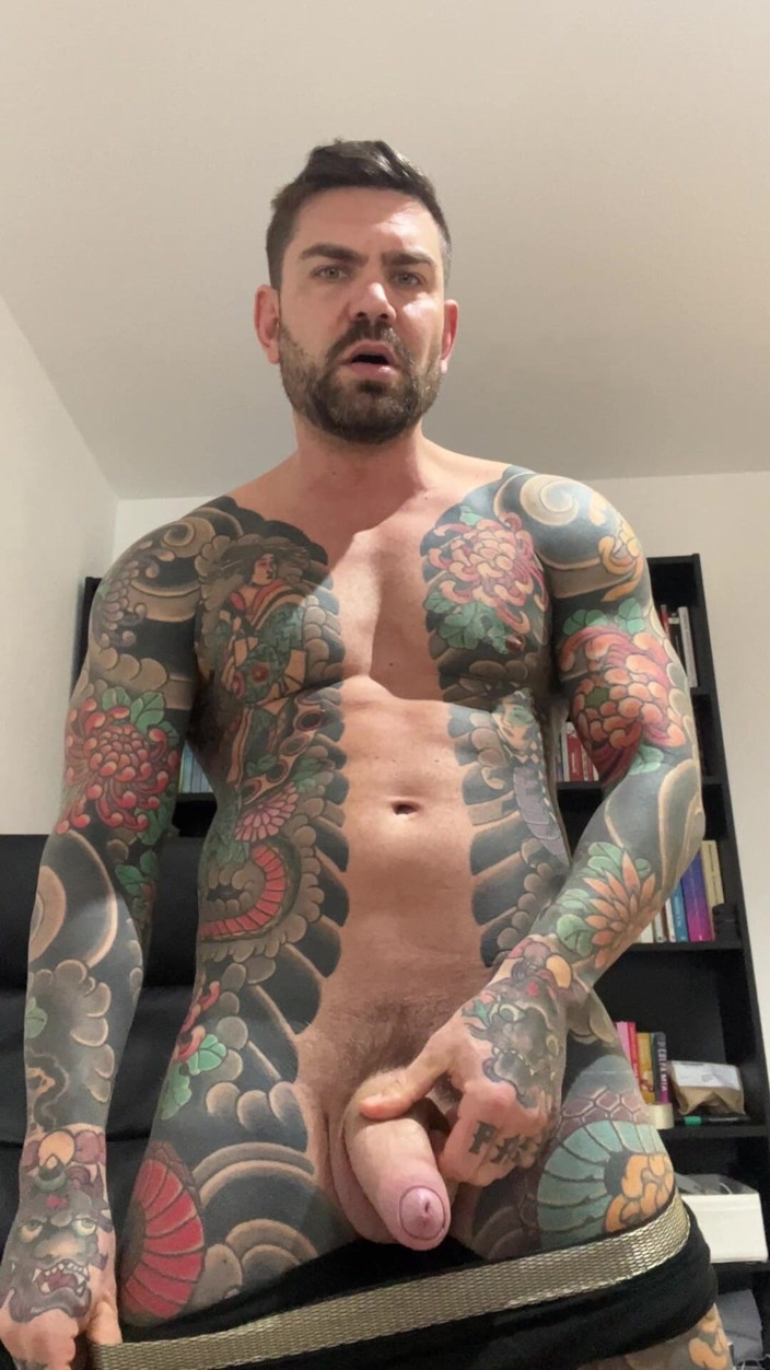 Juan Lucho Gay: マスキュラー・タフ