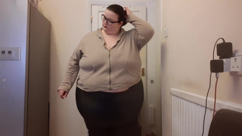 SSBBWLadyBrads: SSBBW BBW stringi i skórzane legginsy przymierzają