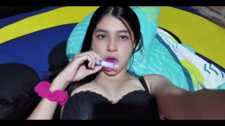 Yulieth Gomez: La actriz porno Yuliethgomez muestra sus cosas (real caseros