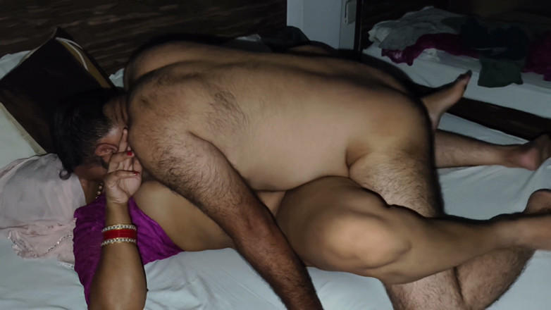 BadMash_Bhabhi: Indian Bahu Get Fucked w jej ciasnej cipce przez Old...