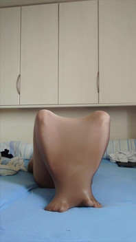 Carmen nylonjunge prova il body per tutto il corpo