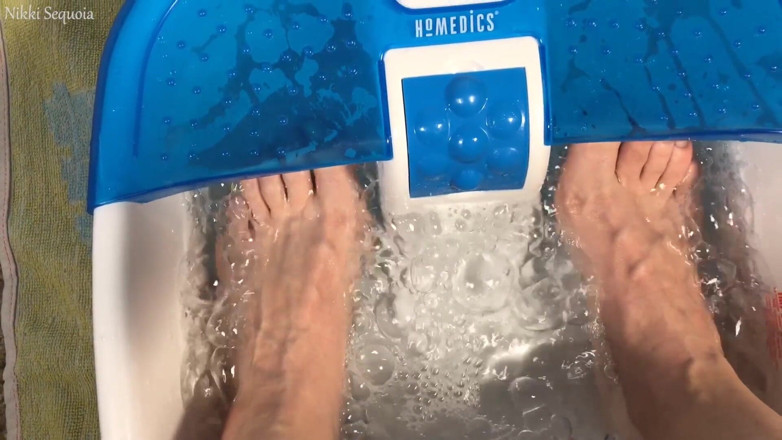 Nikki's Fetishes: Wiggle namaczania stóp toe