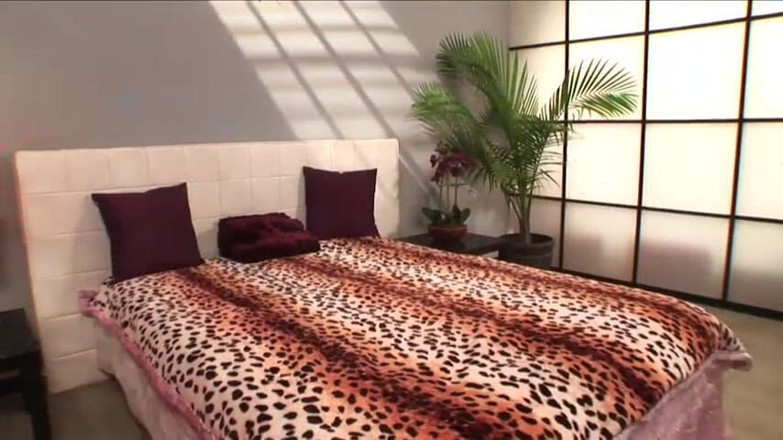 Lesbian Stories: Vedete porno uimitoare în orgie lesbiană