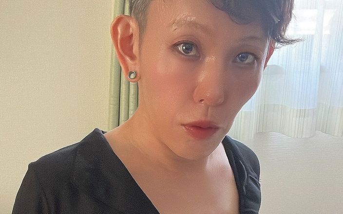 Serina SissyBitch: Sissy Serina adoră să fie futută în cur cu vibrator 01