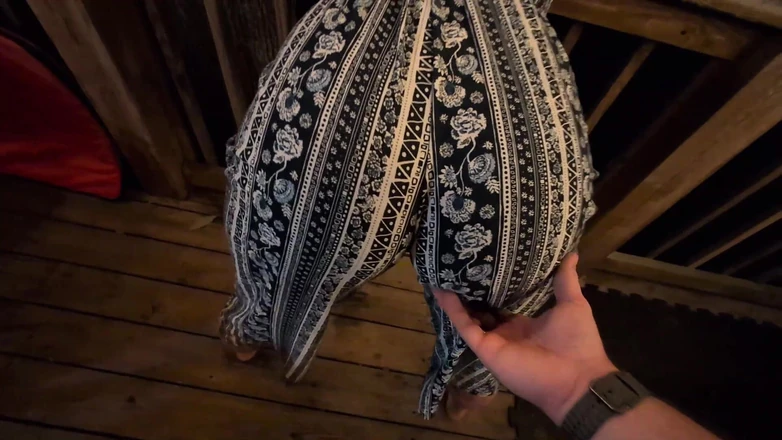 Mimiandevan: Un Joli Cul Rebondit Sur Lui En Public