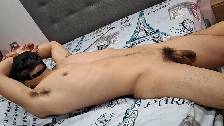 Bare skin man: Fino all'ultima goccia mi sto svuotando tra le gambe