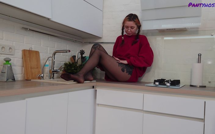 Pantyhose me porn videos: パンティストッキングのKa Lee からかいコレクション