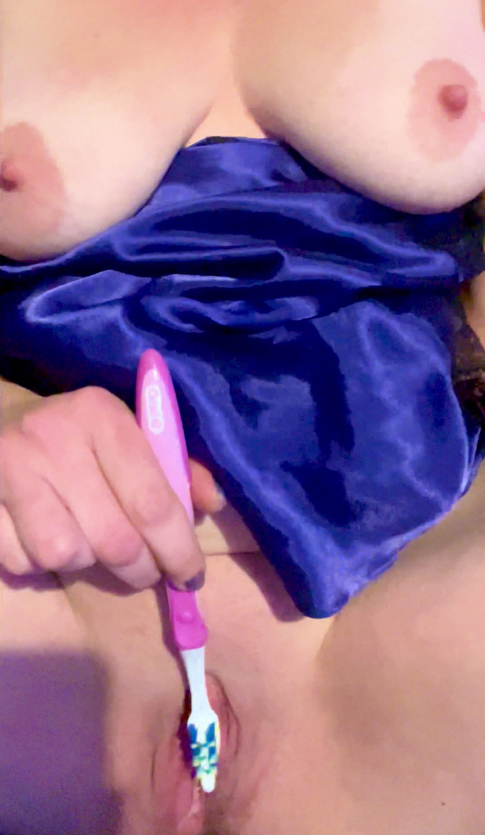ClitCammer: Rubbing My Little Pussy to Orgasm with Vibrating Toothbrush