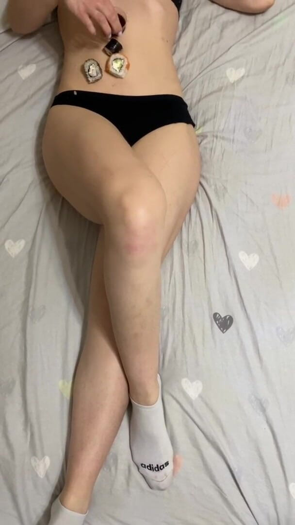 Monnycka: Eu gosto de comer e sexo duro