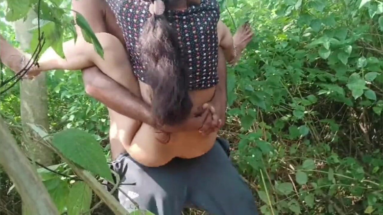 House stage: 丛林中的印度人