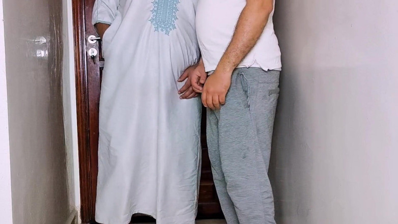 Salma Arab: Egyptische groepseks: 2 vrienden hebben seks met de vrouw van hun...