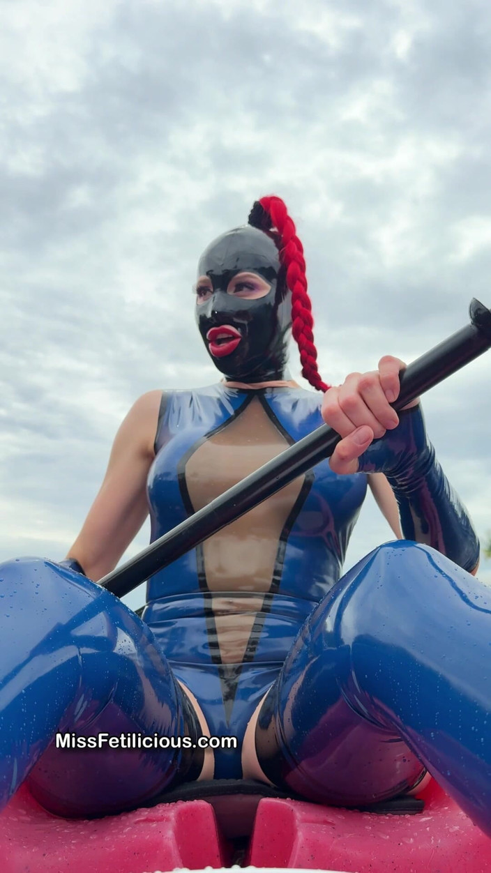 Miss_Fetilicious: Spływy kajakowe w lateksie były zabawą!