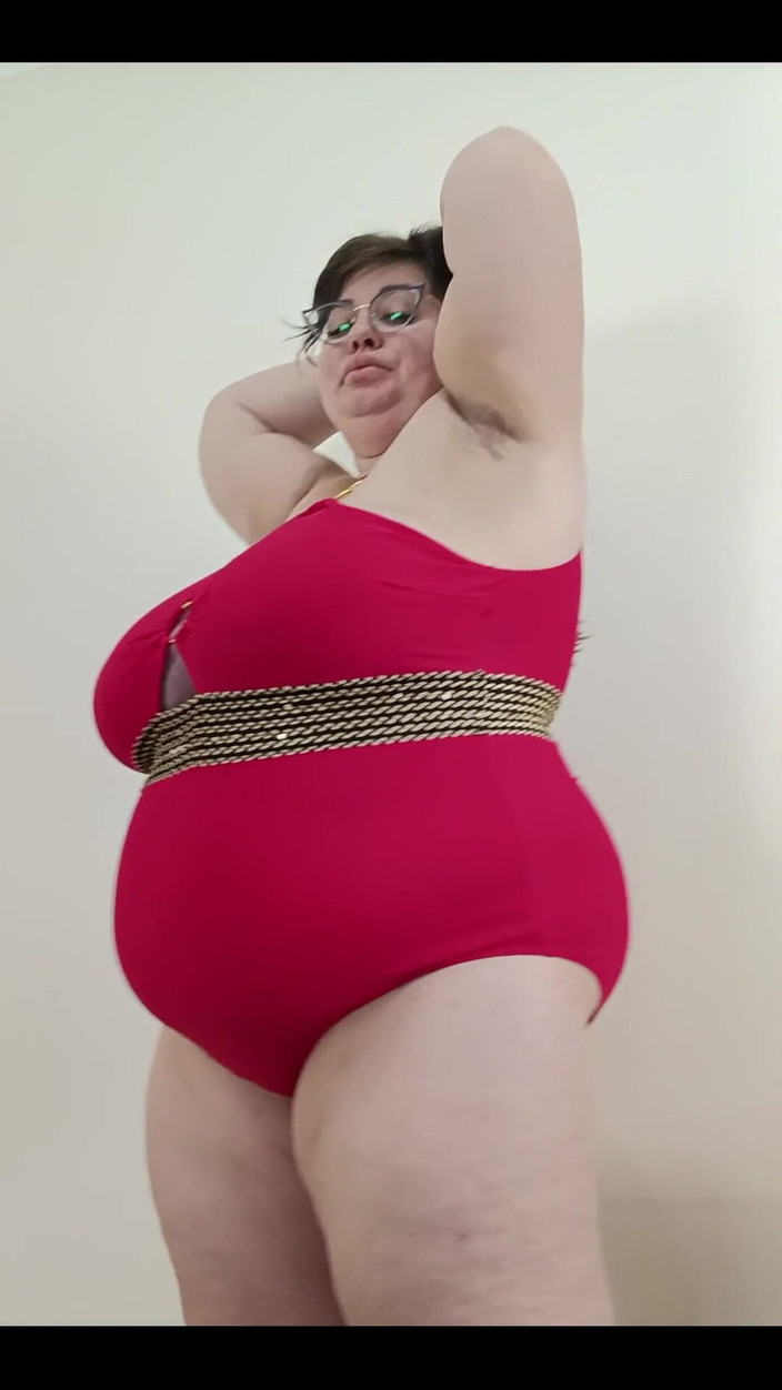 Nina Doll: Nové červené plavky