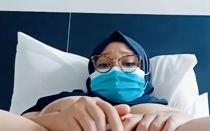Jilbab69: Sange Berat plug até derreter