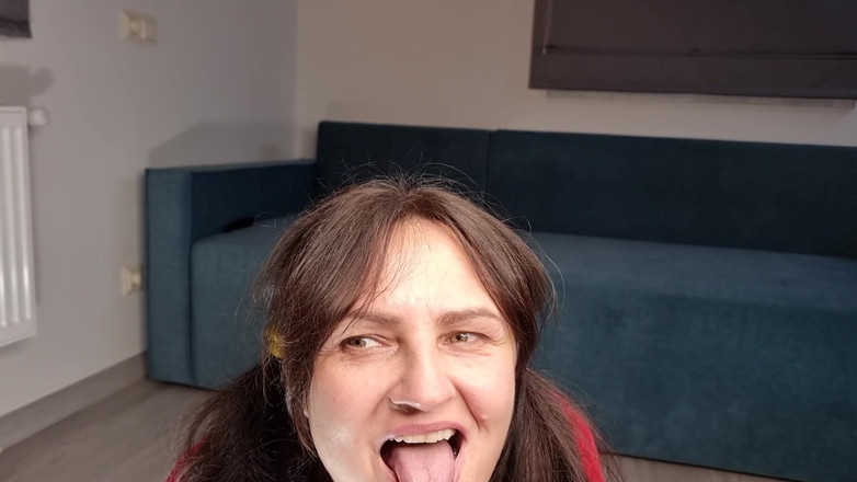 Hot Wife Nikole: Zvrácená dospělá žena v červeném