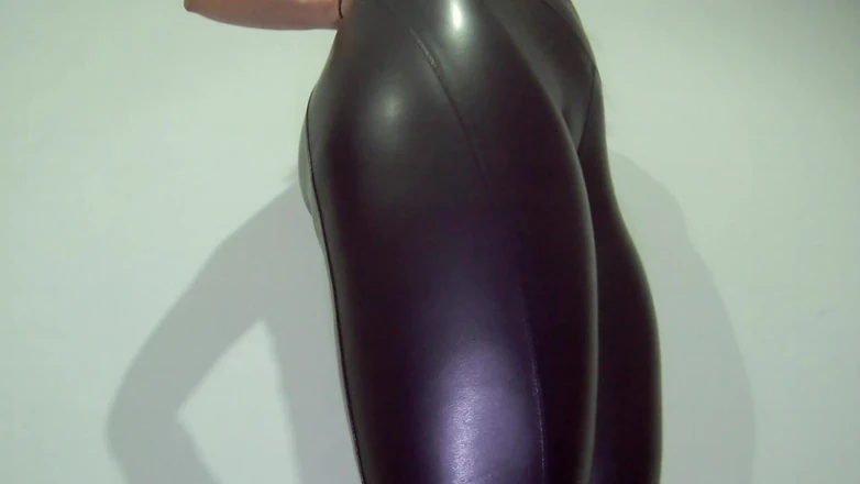 Leather Addict: Tight Black Leather Leggings - Sexy Nia