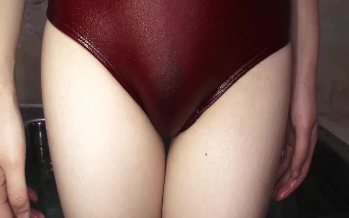 Raptor Inc: Il desiderio dei vecchi di vedere ragazze in costume da...