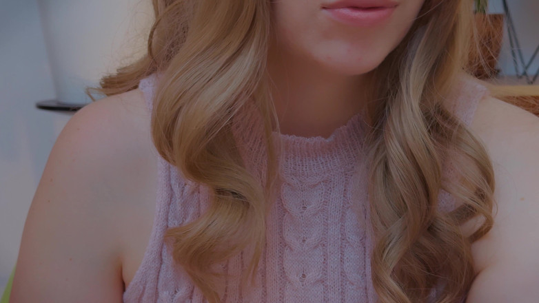 Mrs Wetslavs: 쪼이는 드레스를 입은 통통한 밀프가 다리를 벌려