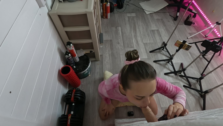 misss_vikki: 매춘부, 그녀의 혀 아래서 달콤함이 녹아내리는 듯했다.