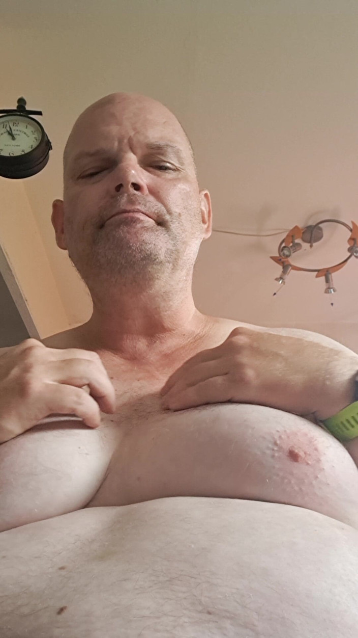 Fickspecht: The Slut Is in Dire Need of Cocks